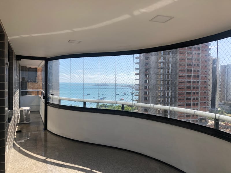 Varanda envidraçada com cortina de vidro executada em Edifício Ana Amélia Boulevard, Fortaleza — foto 5 de 5