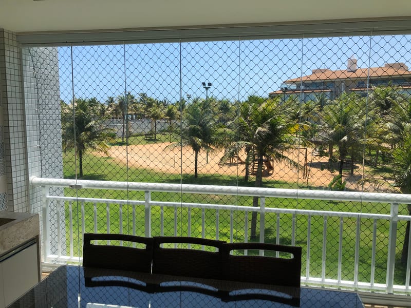 Varanda envidraçada com cortina de vidro executada em Golf Ville, Fortaleza — foto 3 de 3