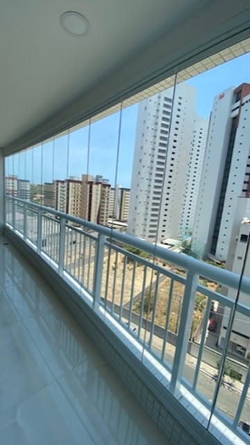 Varanda envidraçada com cortina de vidro executada em Helbor Reserva, Fortaleza — foto 6 de 6