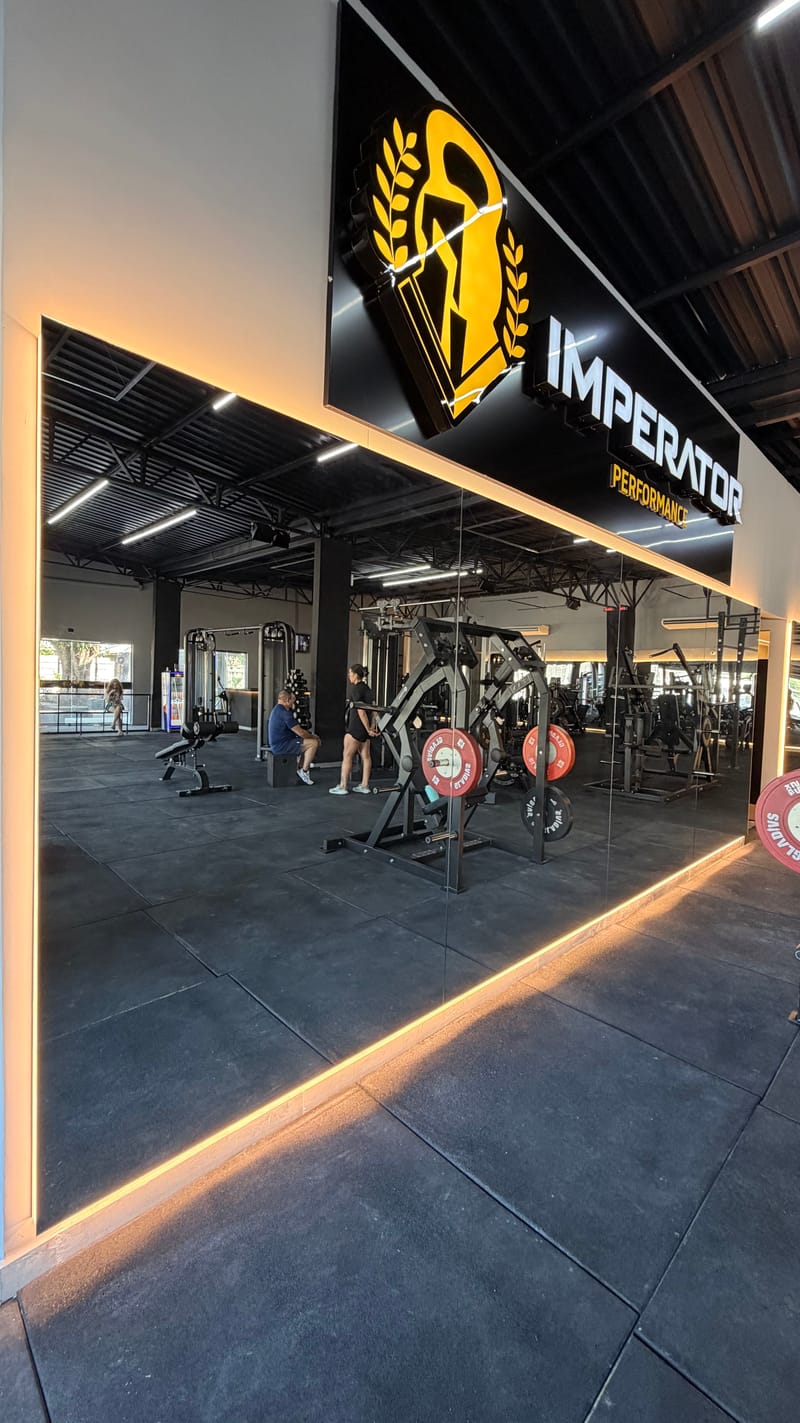 Espelhos sob medida executados em Imperator Performance, Fortaleza