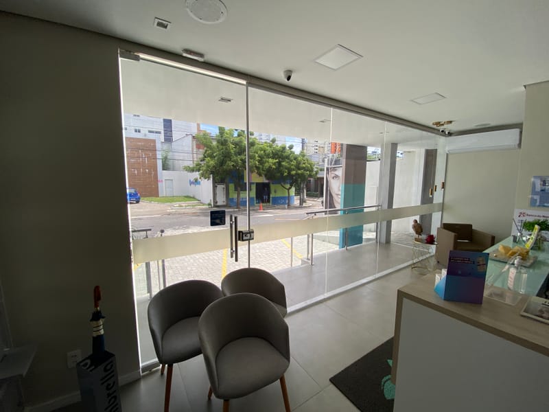 Portas e divisórias de vidro executadas em Majô Beauty Club, Fortaleza — foto 2 de 6