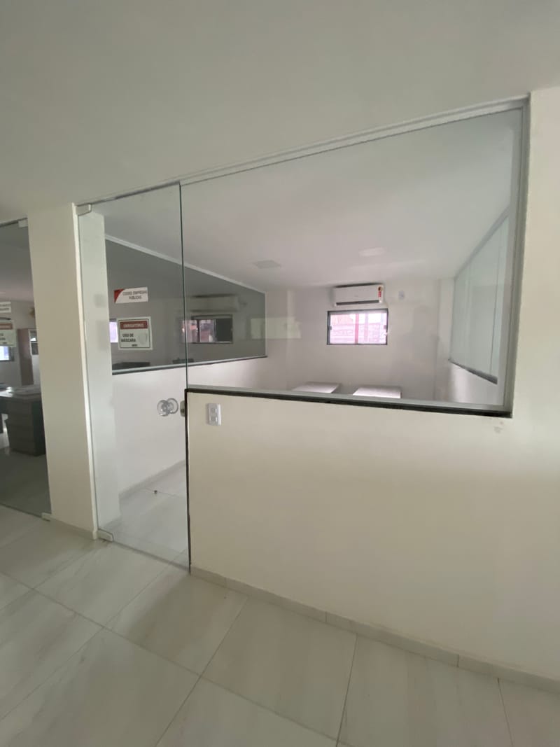 Portas e divisórias de vidro executadas em SINTSEF, Fortaleza