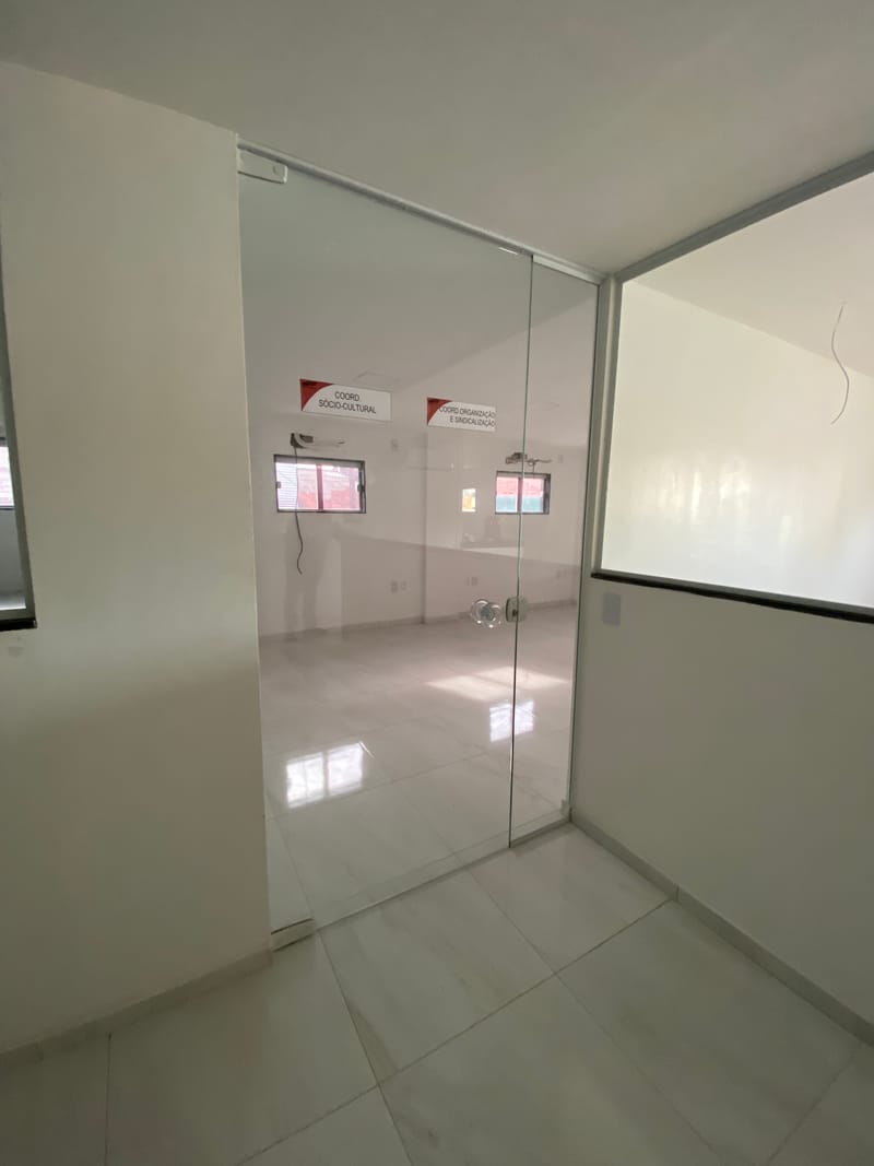 Portas e divisórias de vidro executadas em SINTSEF, Fortaleza — foto 2 de 6