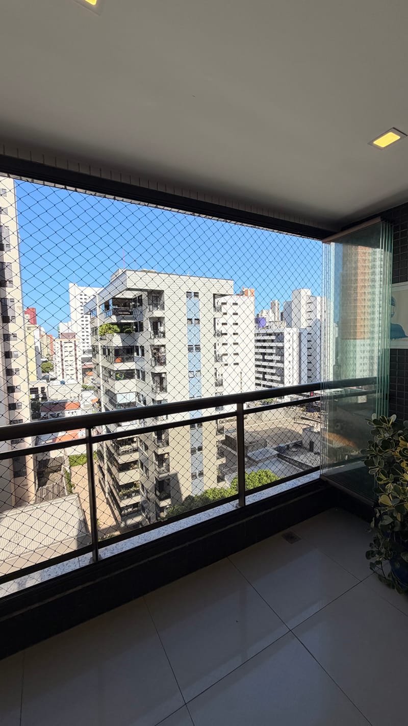 Varanda envidraçada com cortina de vidro executada em Edifício Unique Meireles, Fortaleza — foto 3 de 3